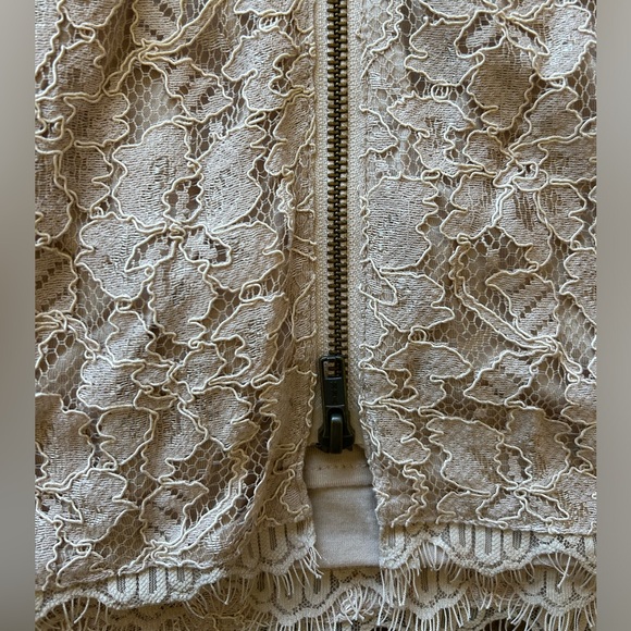 Elegant Diane Von Furstenburg nude lace dress - Picture 11 of 11